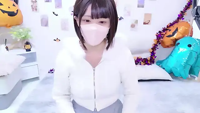 Snapshot of aki_zzz chatting on 10-28-25, 07:35 aki zzz online show from 10-28-25, 07:35