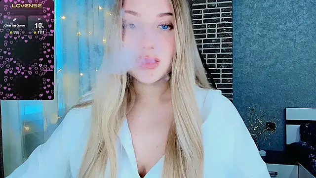 Evacadooo online show from 11-27-25, 04:46