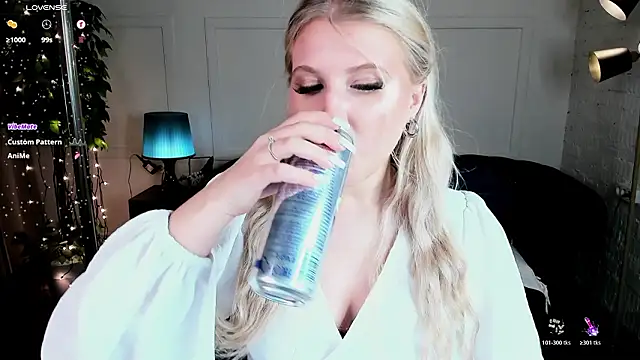 Evacadooo online show from 03-12-26, 02:39