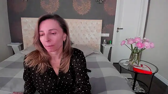 AllisonWilliams online show from 04-10-26, 04:36