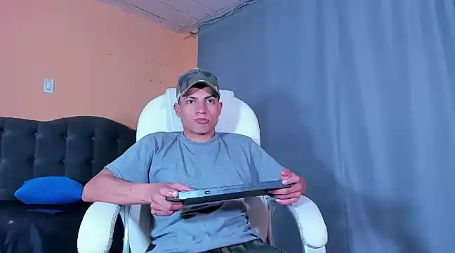 Andres thompson22 online show from 01-07-25, 10:52