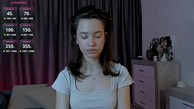 Snapshot of EmeliaReaper chatting on 10-30-25, 07:33 EmeliaReaper online show from 10-30-25, 07:33