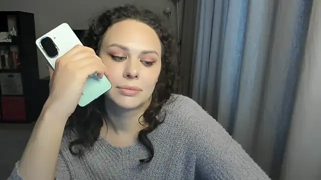 MollyCheiz online show from 05-31-26, 06:09