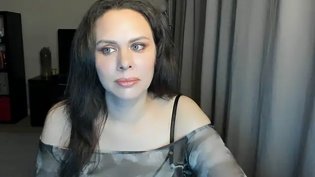 MollyCheiz online show from 07-18-26, 11:13