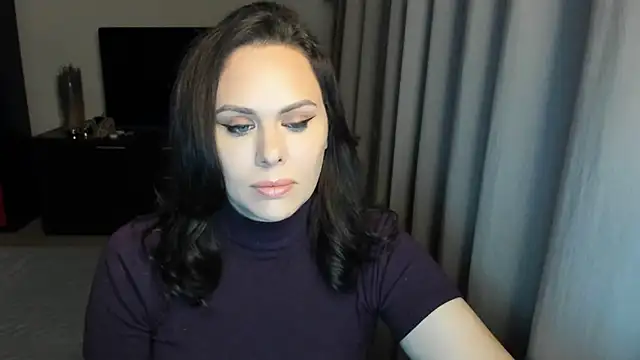 MollyCheiz online show from 10-28-25, 03:22