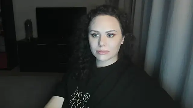 MollyCheiz online show from 06-18-26, 08:47