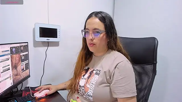 Snapshot of sussan_miller_ chatting on 11-24-25, 11:05 sussan miller online show from 11-24-25, 11:05