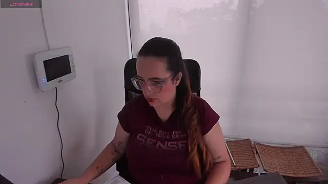 Snapshot of sussan_miller_ chatting on 11-27-25, 09:15 sussan miller online show from 11-27-25, 09:15