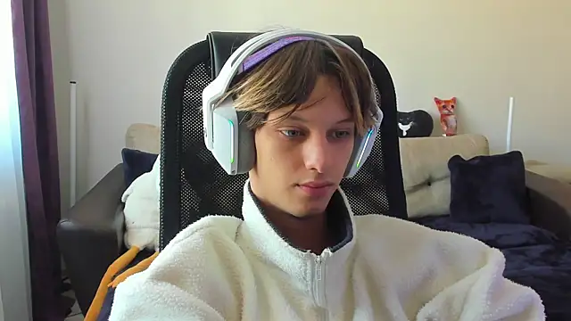 Ostin meow online show from 09-15-25, 03:51