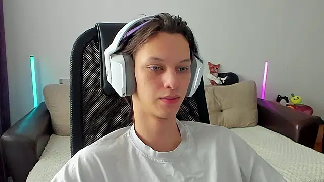 Snapshot of Ostin_meow chatting on 02-22-26, 08:06 Ostin meow online show from 02-22-26, 08:06