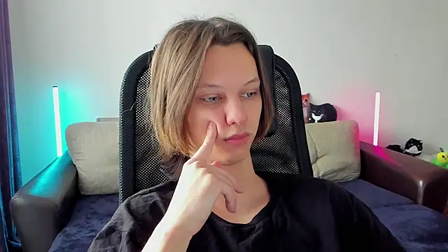 Ostin meow online show from 04-05-26, 08:54