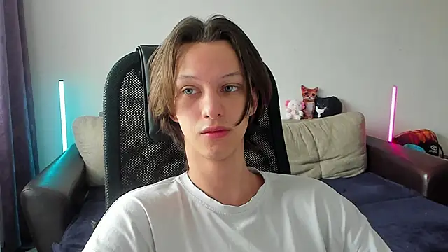 Snapshot of Ostin_meow chatting on 05-18-26, 09:58 Ostin meow online show from 05-18-26, 09:58