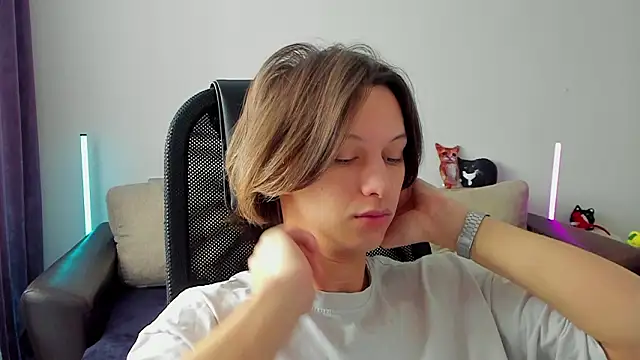 Ostin meow online show from 03-12-26, 04:18