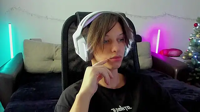 Ostin meow online show from 12-19-25, 05:10