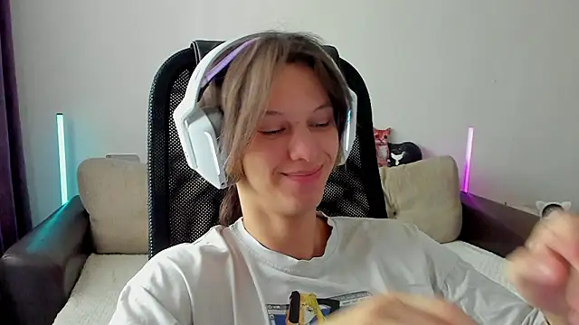 Snapshot of Ostin_meow chatting on 02-09-26, 04:54 Ostin meow online show from 02-09-26, 04:54