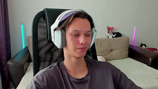 Snapshot of Ostin_meow chatting on 02-21-26, 10:17 Ostin meow online show from 02-21-26, 10:17