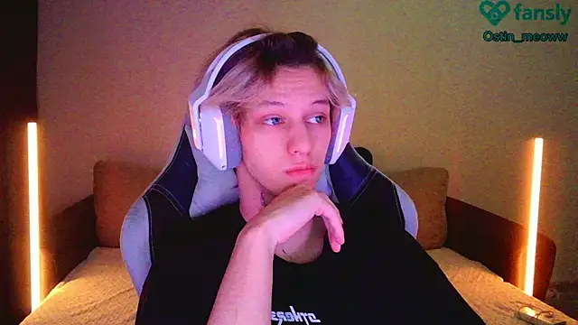 Ostin meow online show from 02-28-25, 01:25