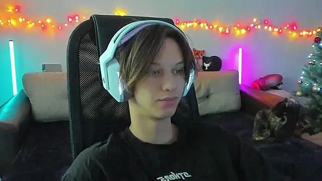 Ostin meow online show from 12-15-25, 06:41