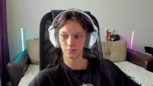 Snapshot of Ostin_meow chatting on 02-06-26, 06:42 Ostin meow online show from 02-06-26, 06:42