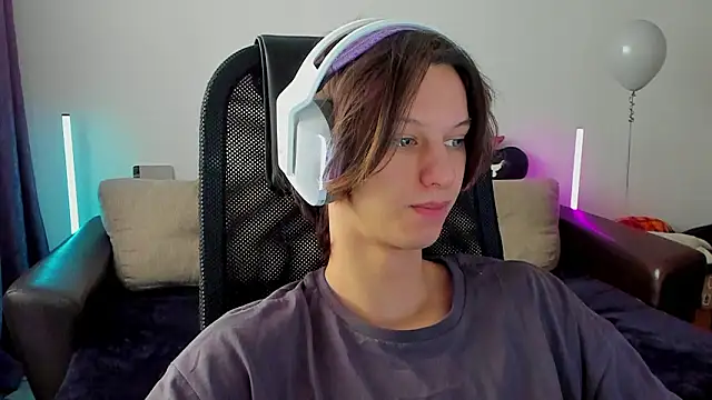 Snapshot of Ostin_meow chatting on 01-18-26, 09:24 Ostin meow online show from 01-18-26, 09:24