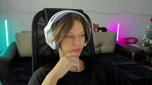 Ostin meow online show from 12-17-25, 06:40