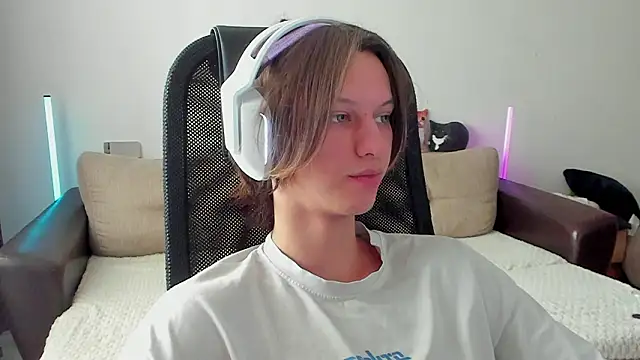 Snapshot of Ostin_meow chatting on 02-03-26, 09:47 Ostin meow online show from 02-03-26, 09:47