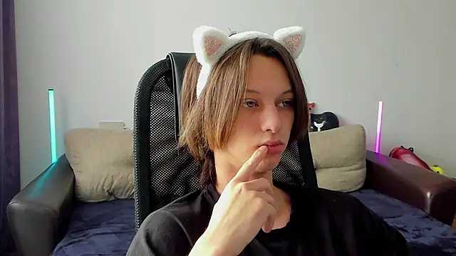 Ostin meow online show from 03-06-26, 08:42