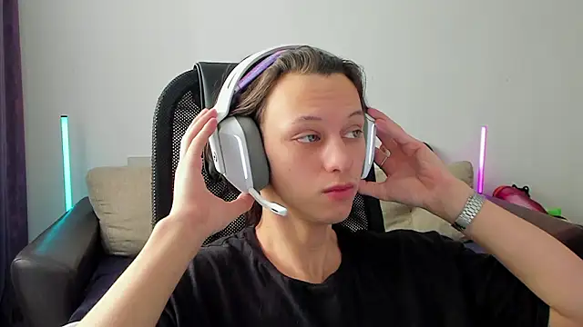 Snapshot of Ostin_meow chatting on 03-04-26, 07:05 Ostin meow online show from 03-04-26, 07:05