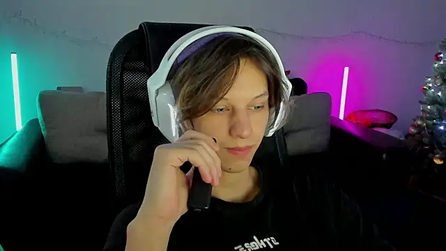 Ostin meow online show from 12-20-25, 09:34