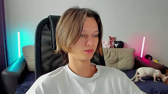 Ostin meow online show from 03-26-26, 04:11