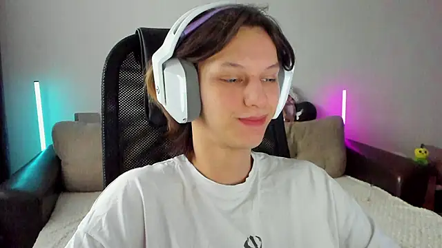 Snapshot of Ostin_meow chatting on 02-10-26, 07:07 Ostin meow online show from 02-10-26, 07:07