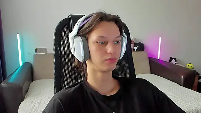 Snapshot of Ostin_meow chatting on 02-17-26, 08:55 Ostin meow online show from 02-17-26, 08:55