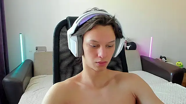 Snapshot of Ostin_meow chatting on 02-19-26, 04:42 Ostin meow online show from 02-19-26, 04:42