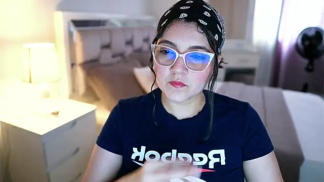 Camilaa bueno online show from 02-15-26, 09:36