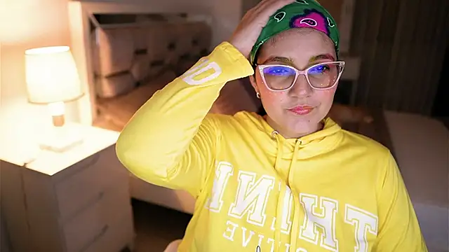 Camilaa bueno online show from 10-10-25, 12:11