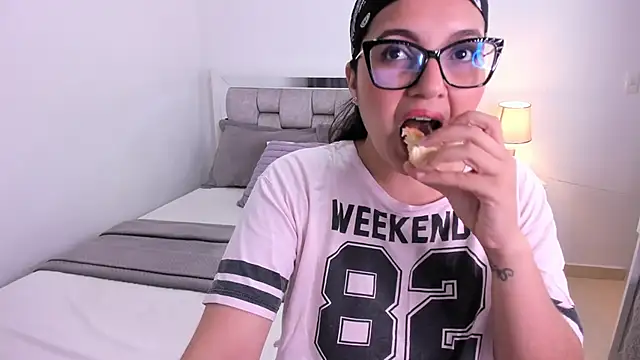 Camilaa bueno online show from 04-14-26, 11:54