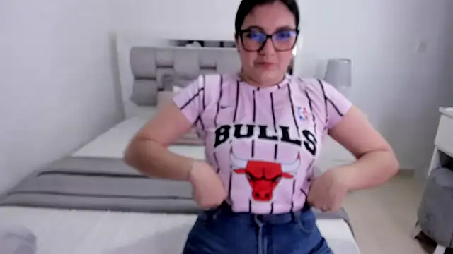 Snapshot of Camilaa_bueno chatting on 06-24-26, 11:24 Camilaa bueno online show from 06-24-26, 11:24