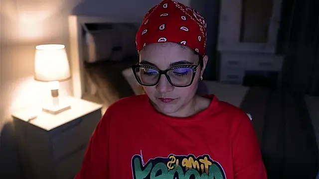 Camilaa bueno online show from 10-17-25, 02:37