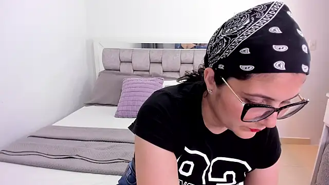 Camilaa bueno online show from 04-21-26, 12:01