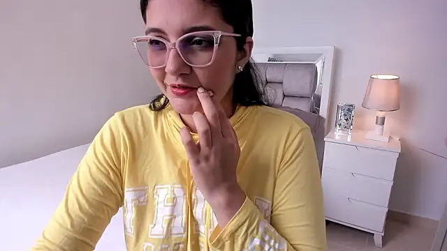 Camilaa bueno online show from 03-15-26, 04:14