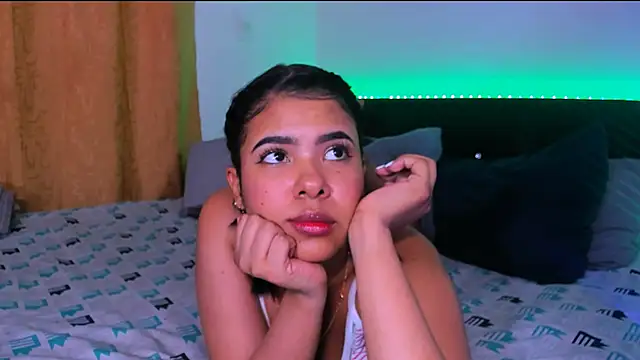 Snapshot of sharon_and_myke chatting on 12-05-24, 02:04 sharon and myke online show from 12-05-24, 02:04