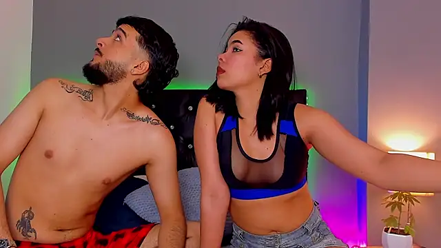 Snapshot of sharon_and_myke chatting on 01-12-25, 02:45 sharon and myke online show from 01-12-25, 02:45