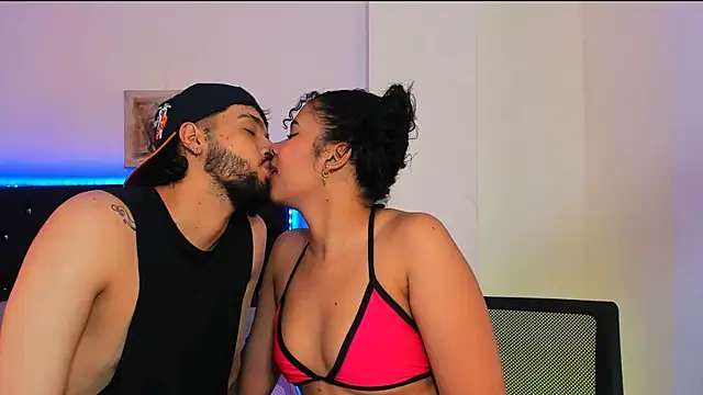 Snapshot of sharon_and_myke chatting on 12-16-24, 02:49 sharon and myke online show from 12-16-24, 02:49