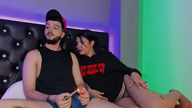 Snapshot of sharon_and_myke chatting on 12-31-24, 07:31 sharon and myke online show from 12-31-24, 07:31