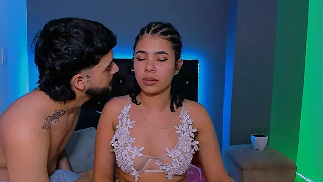 Snapshot of sharon_and_myke chatting on 12-29-24, 05:53 sharon and myke online show from 12-29-24, 05:53