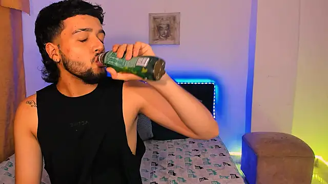 Snapshot of sharon_and_myke chatting on 12-02-24, 04:59 sharon and myke online show from 12-02-24, 04:59