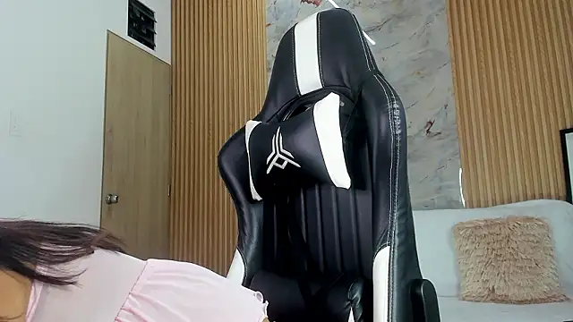 Any topless online show from 02-09-26, 11:08