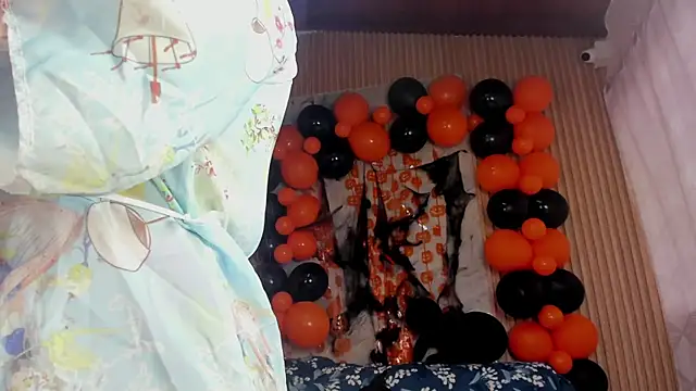 Any topless online show from 10-31-25, 11:07