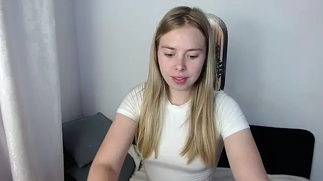 sofiaa here online show from 07-23-26, 12:02