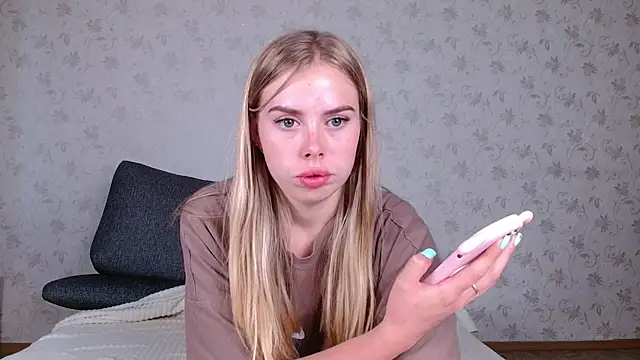 sofiaa here online show from 07-24-26, 11:45